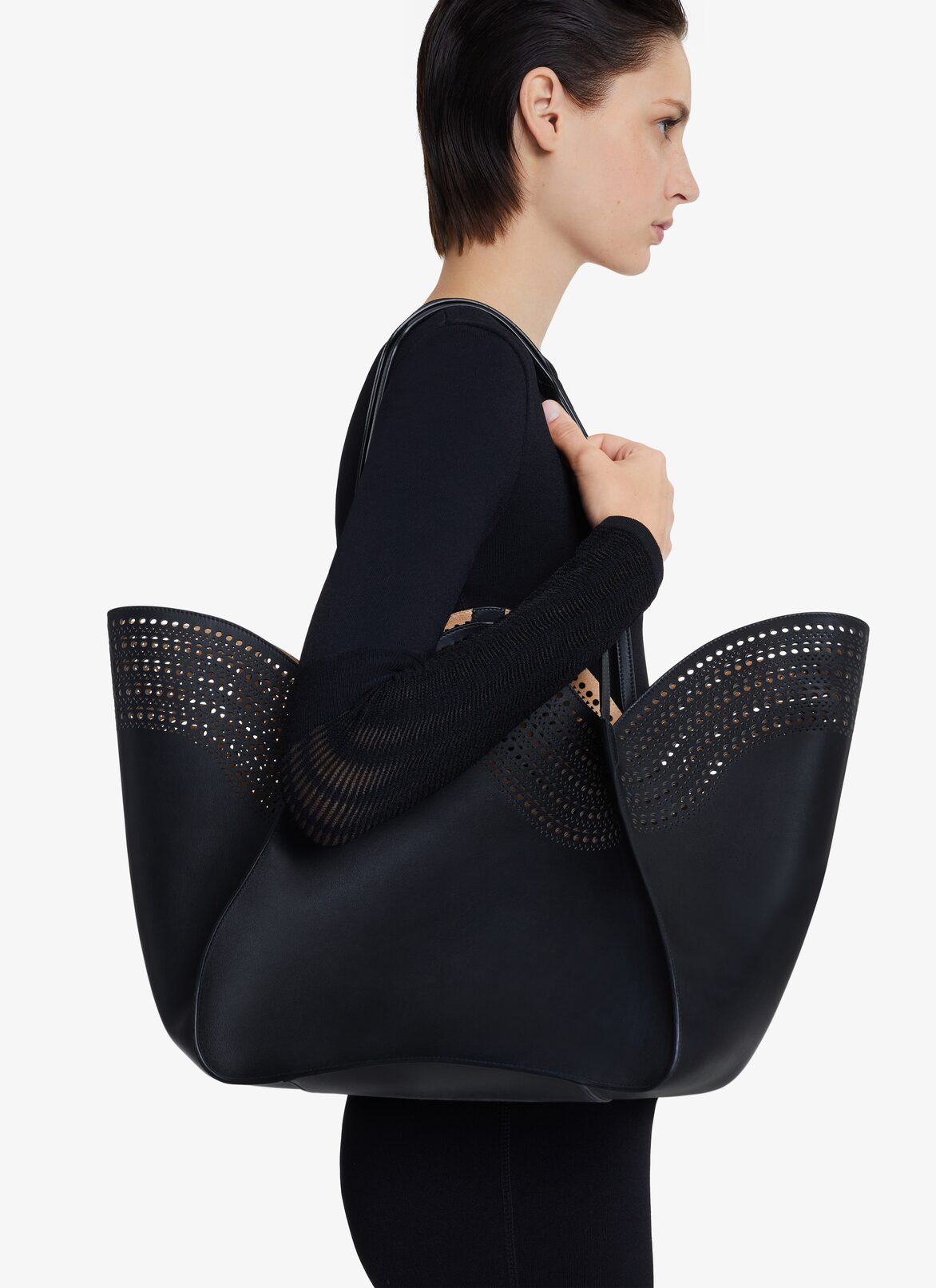 Handbags ALAÏA ブラック HANDBAGS